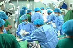 Bệnh viện than thiếu máy móc, thuốc