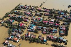 Hướng dẫn vệ sinh cá nhân, môi trường và xử lý nước ăn uống mùa bão lũ
