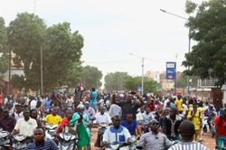 Đại sứ quán Pháp bị đốt sau cuộc đảo chính ở Burkina Faso