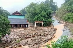 Bản làng tan hoang sau cơn lũ dữ ở Kỳ Sơn