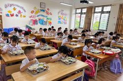 Đảm bảo bữa ăn bán trú cho học sinh