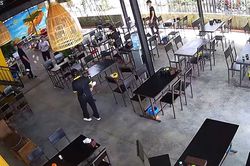 Xác minh thông tin một cán bộ sở ở Đà Nẵng ném tiền, la hét trong quán bún