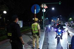 Tạm giữ 13 thanh thiếu niên ngổ ngáo gây rối đêm cuối tuần