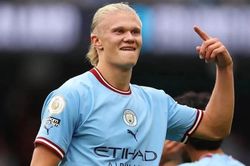 Schmeichel ví Haaland với Ronaldo và Ibrahimovic