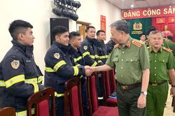 Bộ trưởng Bộ Công an thăm, động viên lực lượng Cảnh sát PCCC quận Đống Đa