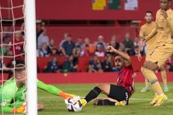 Hàng thủ Barcelona: Kỷ lục gia Ter Stegen