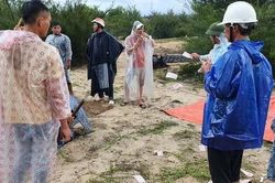 Người dân tá hỏa khi phát hiện bộ xương người, có dây thừng treo lơ lửng trên cây