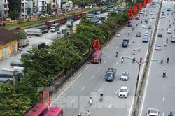Chỉ 400 mét đường Hà Nội có hơn 50 xe khách đứng 'diễu' phố