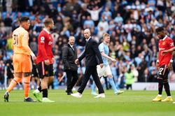 Erik ten Hag là kẻ dối trá khi loại Ronaldo ở derby MU với Man City