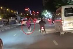 Thanh niên 16 tuổi 'bốc đầu' xe máy giữa phố Hà Nội bị 141 bí mật ghi hình
