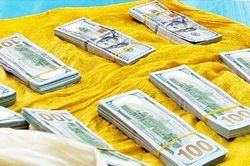 Giám đốc chuyển hàng nghìn tỷ đồng qua biên giới
