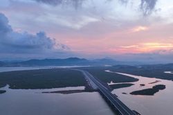 Xuất hiện tình trạng sạt trượt taluy tuyến cao tốc Vân Đồn - Móng Cái
