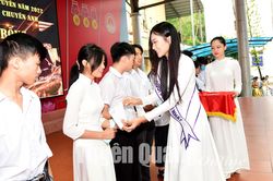 Người đẹp Thứ nhất Lê Khánh Linh tặng 26 suất học bổng cho học sinh có hoàn cảnh khó khăn vươn lên trong học tập