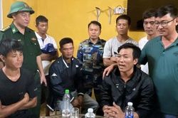 Tàu cá hỏng máy bị chìm, 9 ngư dân được cứu sống