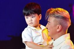 Đàm Vĩnh Hưng công khai con trai 3 tuổi