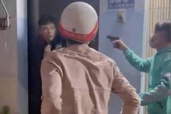 Xác minh clip thanh niên cầm súng dọa bắn người trong quán ăn