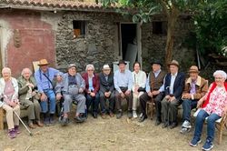 Một gia đình ở đảo Gran Canaria lập kỷ lục có 12 anh chị em già nhất thế giới