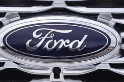 Thiếu nhãn hiệu, nhiều xe Ford không được bán ra