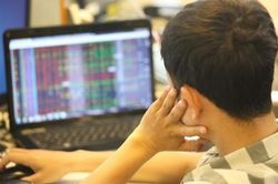 Chứng khoán hôm nay (4/10): Lực bắt đáy không đủ, VN-Index vẫn 'dò đáy' mới