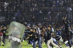 Bạo loạn bóng đá khiến 125 người chết: LĐBĐ Indonesia ra hàng loạt án phạt nặng