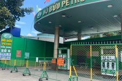 Nhiều trạm xăng dầu ngưng hoạt động hoặc chỉ bán theo giờ