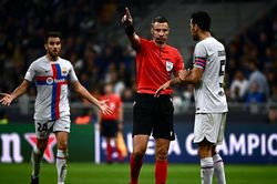 Những quyết định nào của trọng tài khiến Barca và Xavi nổi giận?