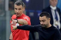 Xavi phẫn nộ vì 'sự bất công' của trọng tài trong trận thua Inter