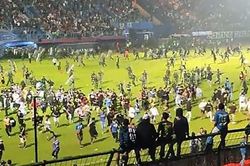 Liên đoàn bóng đá Indonesia phạt nặng câu lạc bộ để xảy ra sự cố chết người