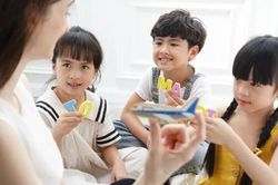 Lạm thu đầu năm học - đánh tráo khái niệm để 'đến hẹn lại thu'