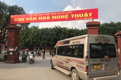 Quảng trường khu văn hóa nghệ thuật biến thành 'bến cóc'