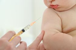 Trường hợp trẻ cần khám lại ngay sau khi tiêm phòng