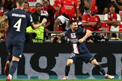 Messi vượt mặt Ronaldo, lập kỷ lục mới ở cúp C1