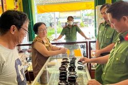 Tịch thu sản phẩm chế tác từ rùa biển buôn bán trái phép