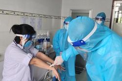 Vào thăm ca bệnh đậu mùa khỉ đầu tiên tại Việt Nam