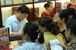 Giá vàng trong nước đảo chiều giảm 100.000 đồng mỗi lượng