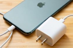 Apple sẽ làm gì trước quy định sử dụng chuẩn cổng sạc chung cho điện thoại di động?
