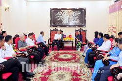 Đoàn đại biểu Ủy ban Hòa bình và Đoàn kết Lào thăm và làm việc tại tỉnh