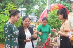 Kinh tế Kinh tế Nâng cao năng lực xây dựng thương hiệu và bán hàng cho sản phẩm truyền thống Huế