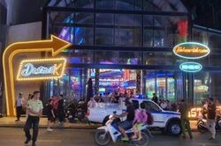 Bị đình chỉ vì vi phạm phòng cháy chữa cháy, nhà hàng District K vẫn rầm rộ đón hàng trăm thực khách
