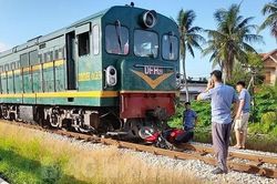 Băng ngang đường sắt, người đàn ông bị tàu lửa cán tử vong