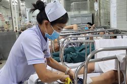 Nóng chuyện thiếu điều dưỡng khắp nơi