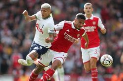Quên Van Dijk đi, Saliba đang là trung vệ hay nhất Ngoại hạng Anh