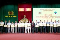 Chính trị - Xã hội Pháp luật - Cuộc sống Biểu dương điển hình tiên tiến người cao tuổi trong phong trào 'Toàn dân bảo vệ an ninh Tổ quốc'