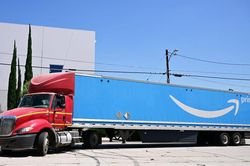 Amazon sẽ sử dụng nhiên liệu tái tạo mới từ điện phân cho xe tải giao hàng