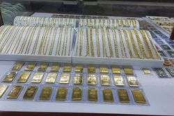 Giá vàng trong nước trượt khỏi mốc 66 triệu đồng/lượng