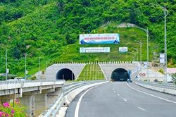 Tiếp tục đề xuất giải pháp xử lý dứt điểm tồn tại ở 8 dự án BOT giao thông