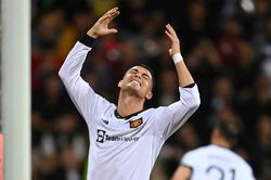 Ronaldo tự vứt bỏ cơ hội chứng tỏ với HLV Erik ten Hag