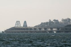 Nga công bố thương vong vụ nổ trên cầu nối Crimea