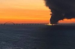Cháy lớn trên cầu Crimea