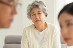 Vào ngày chia tài sản, chúng tôi bất ngờ với sự có mặt của cô hàng xóm